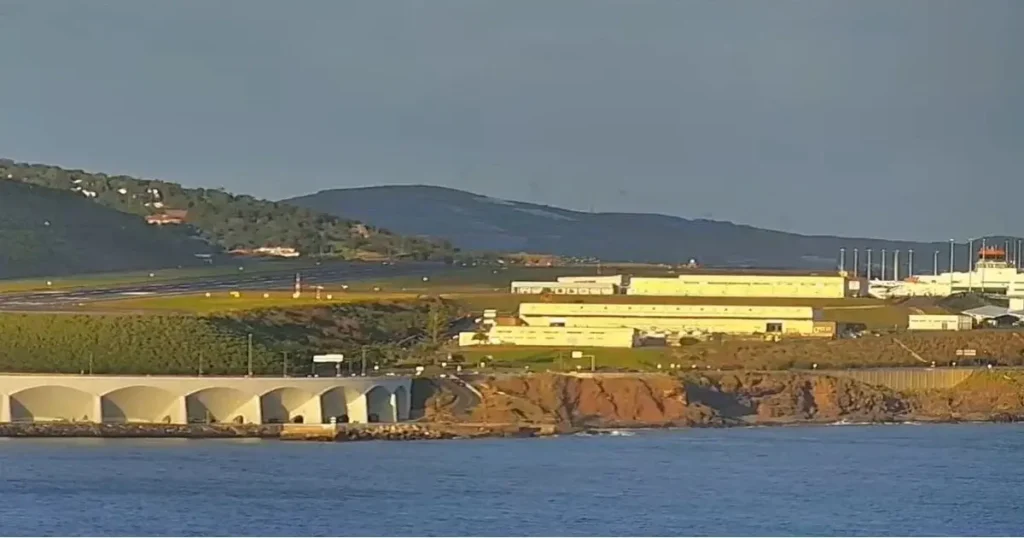 Madeira Island Airport • Nadine Webdesign Waddinxveen